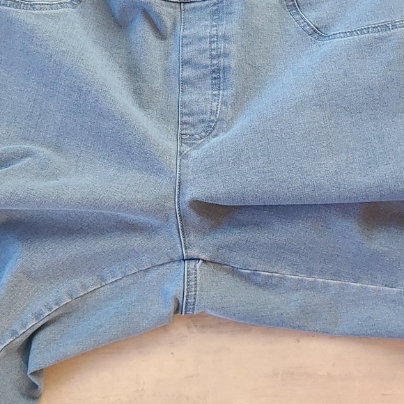 Isaac Mizrahi Live Petite Stretch Boot Cut Jeans - Picture 10 of 11